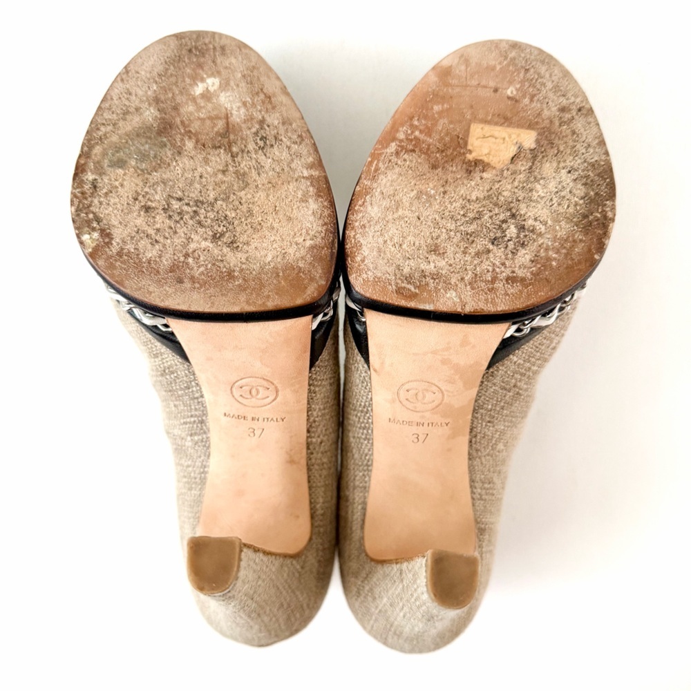 CHANEL | Beige Tweed & Black Cap Toe Platform Pumps with Chain Detail EU 37 - Picture 13 of 16